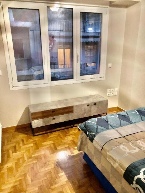 Economy Shared Apartment B In Central Афины Экстерьер фото